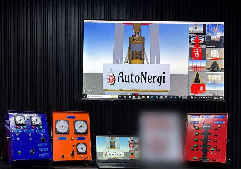 A Hydra-30 setup — a 3D rig-visualization screen over a bench of blue, orange, white and red control panels with a laptop running the simulator